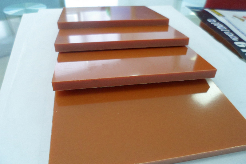 Why is bakelite widely used in the manufacture of electrical components?
